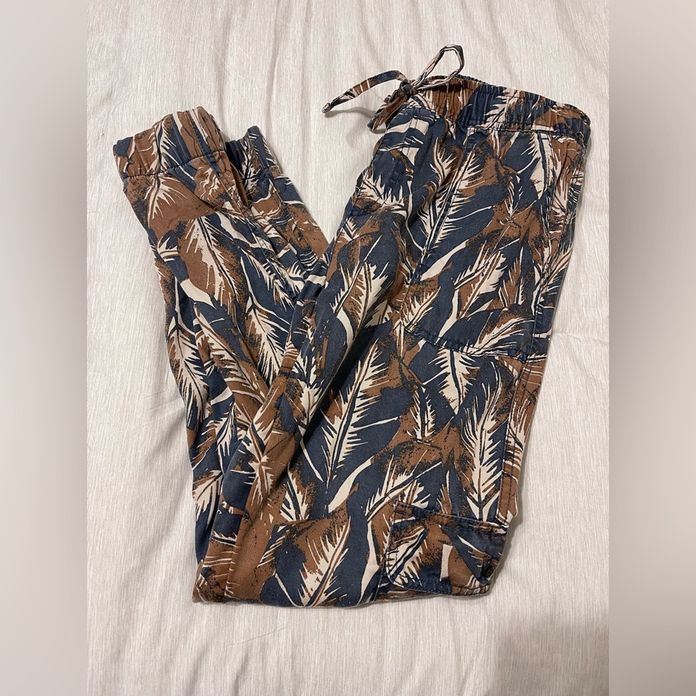 Nicole Miller Leaf Print Cargo Joggers